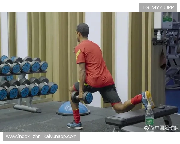 球星参加争顶训练，后点包抄与前点配合同步提升